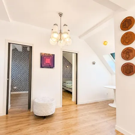 Exceptional Triplex, Design - Art, Private 360 Rooftop, 3 Bedrooms Apartment *